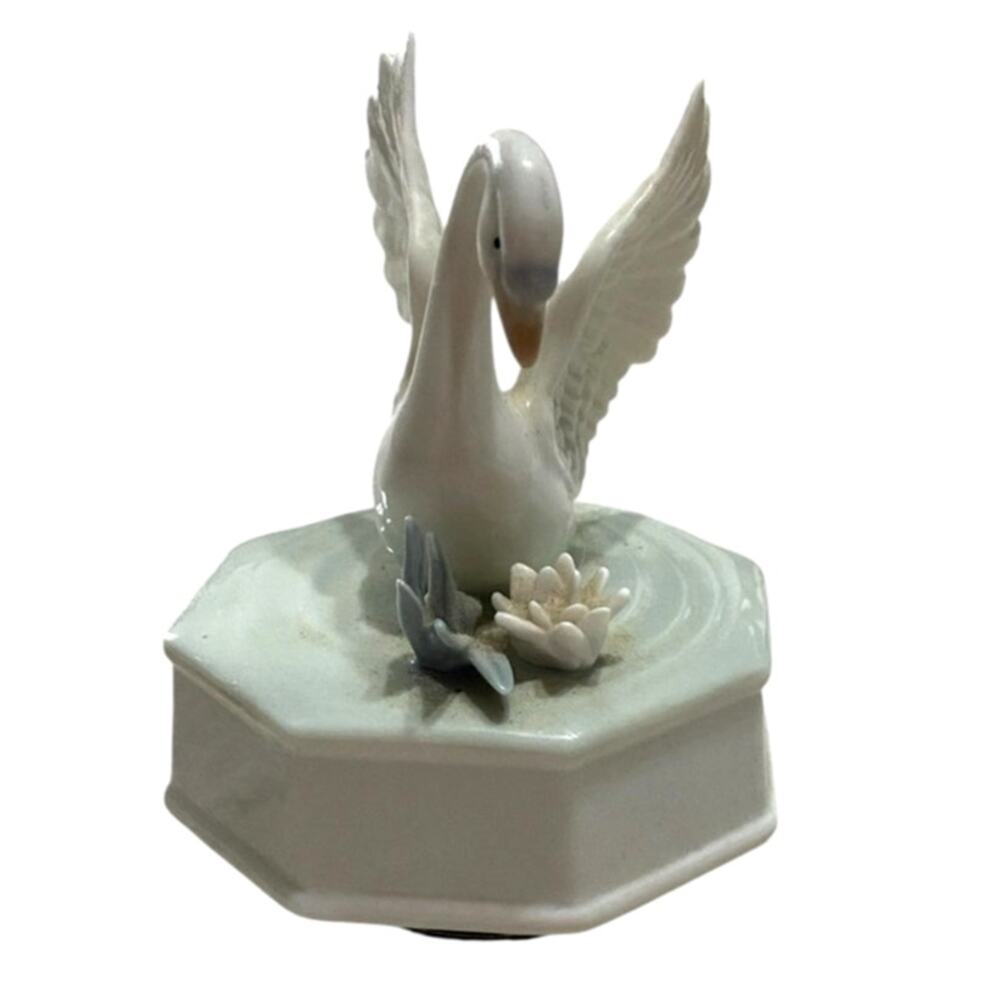 Vintage Otagiri Japan Porcelain Swan Music Box Figurine White Water Lilly